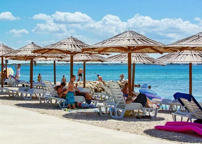 On Island Near Sandy Beaches * Vir