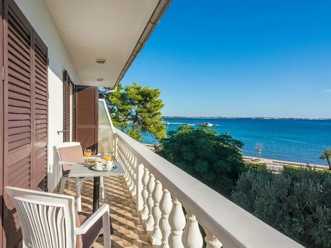Apartmán On Island Near Sandy Beaches Vir
