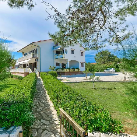 On Island Near Sandy Beaches Lägenhet