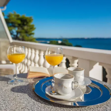 Apartment On Island Near Sandy Beaches Vir