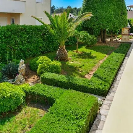 On Island Near Sandy Beaches Apartment *