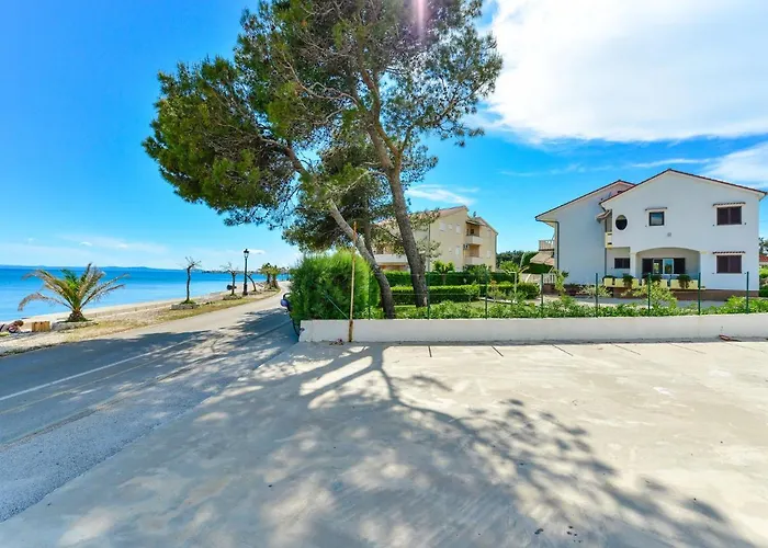 On Island Near Sandy Beaches Lägenhet