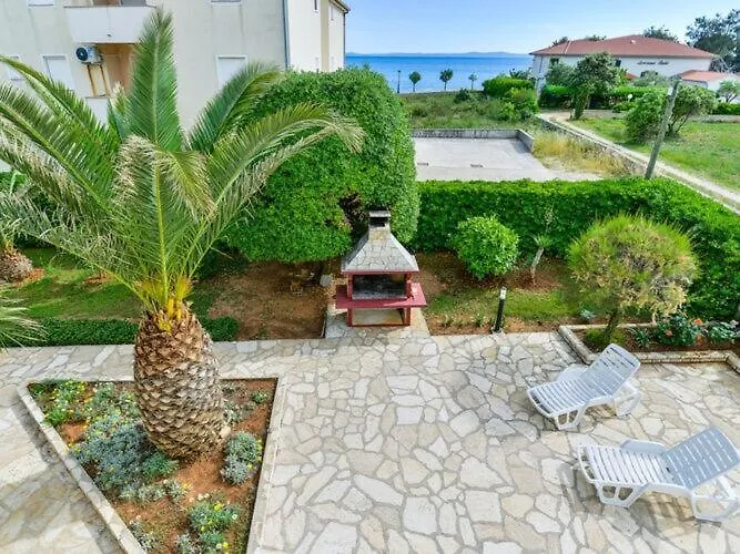 On Island Near Sandy Beaches Apartman Vir