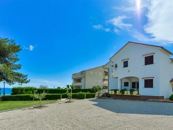 On Island Near Sandy Beaches Lägenhet *